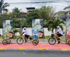 Exemplo de mídia OOH móvel com Bikedoor