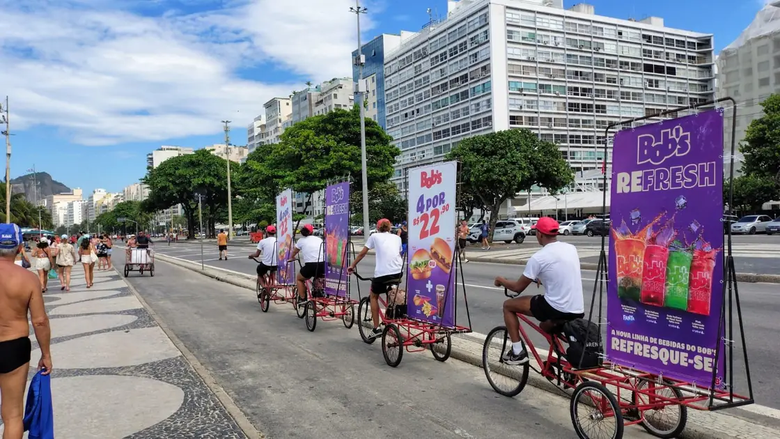 Bikedoor em fila na orla de Copacabana