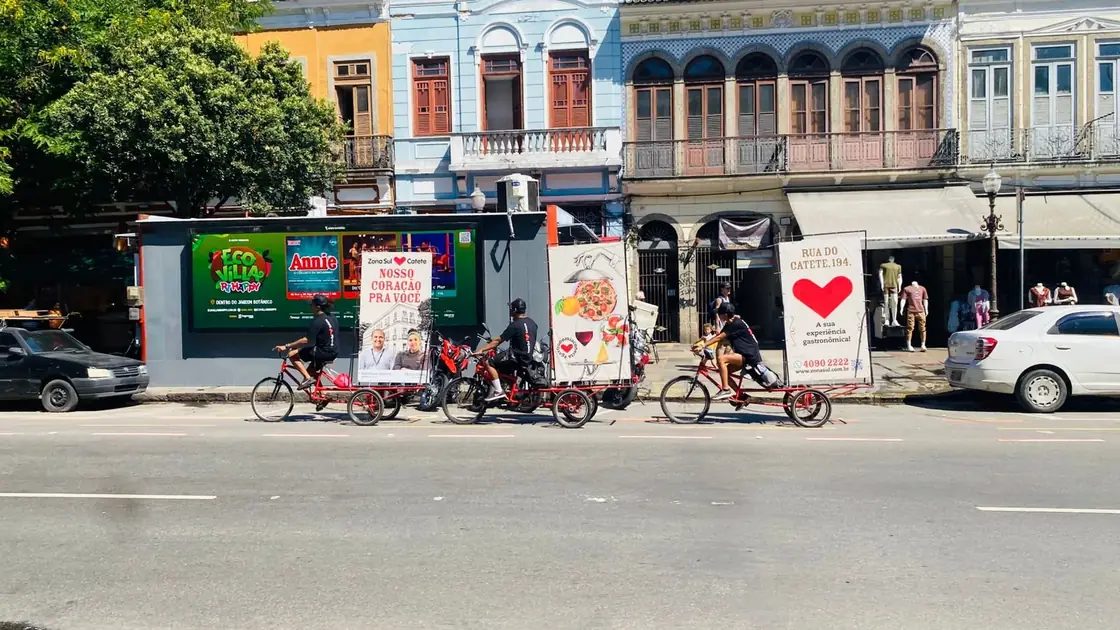 Bikedoor em frente a casarões históricos do Rio