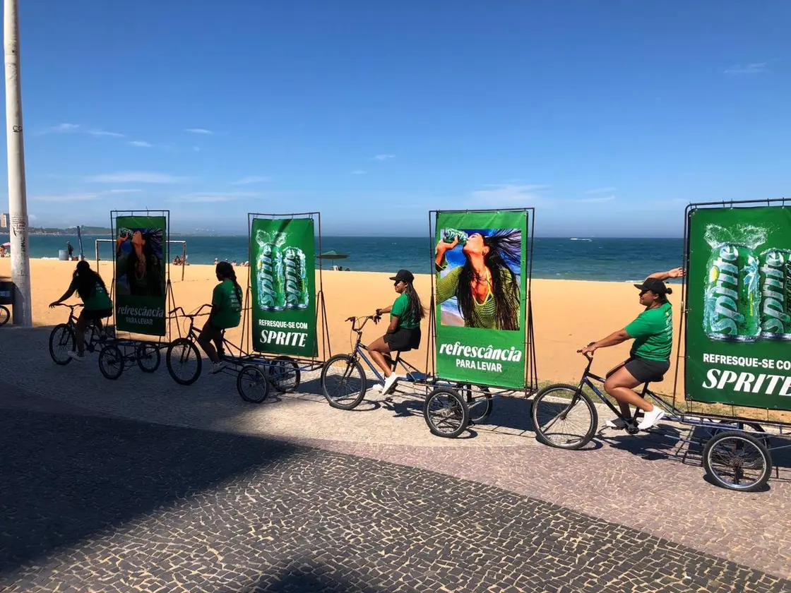 Bikedoor circulando junto à praia na Zona Sul do Rio